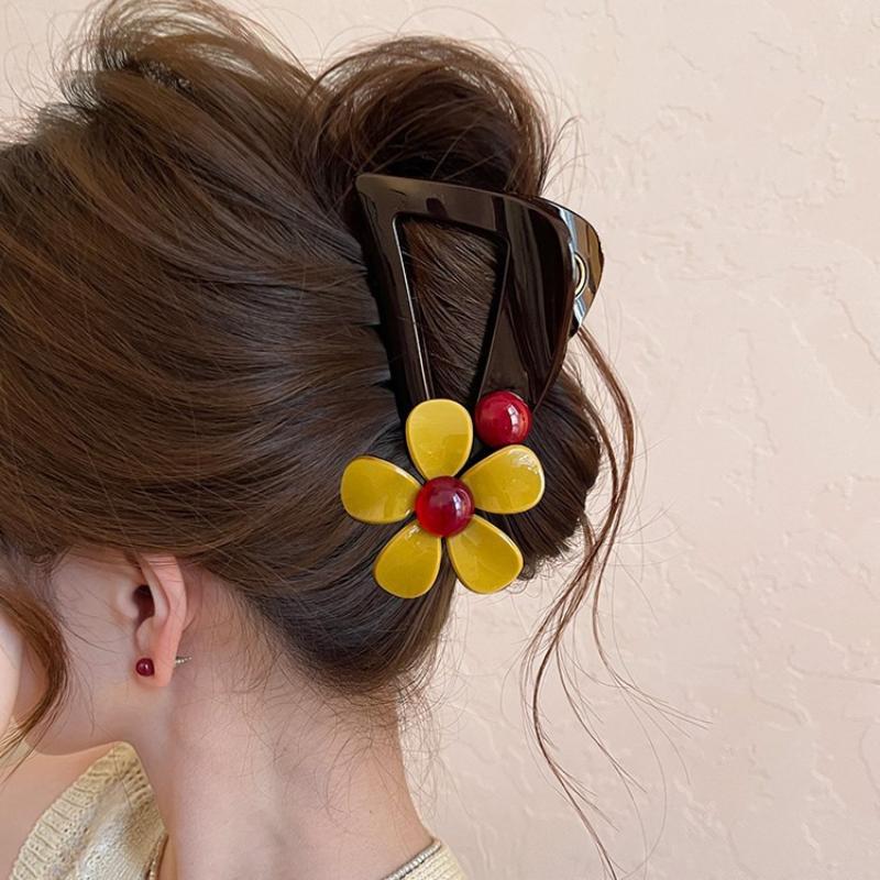 Triangle Hair Claw Clip With Cute Yellow Flower Decoration Strong Grip For Daily Wear Parties Travel Outings