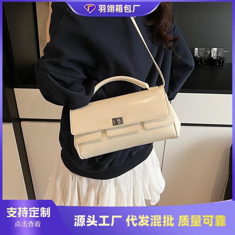 Large capacity bag women's summer new fashion niche design shoulder messenger bag portable work commuter bag