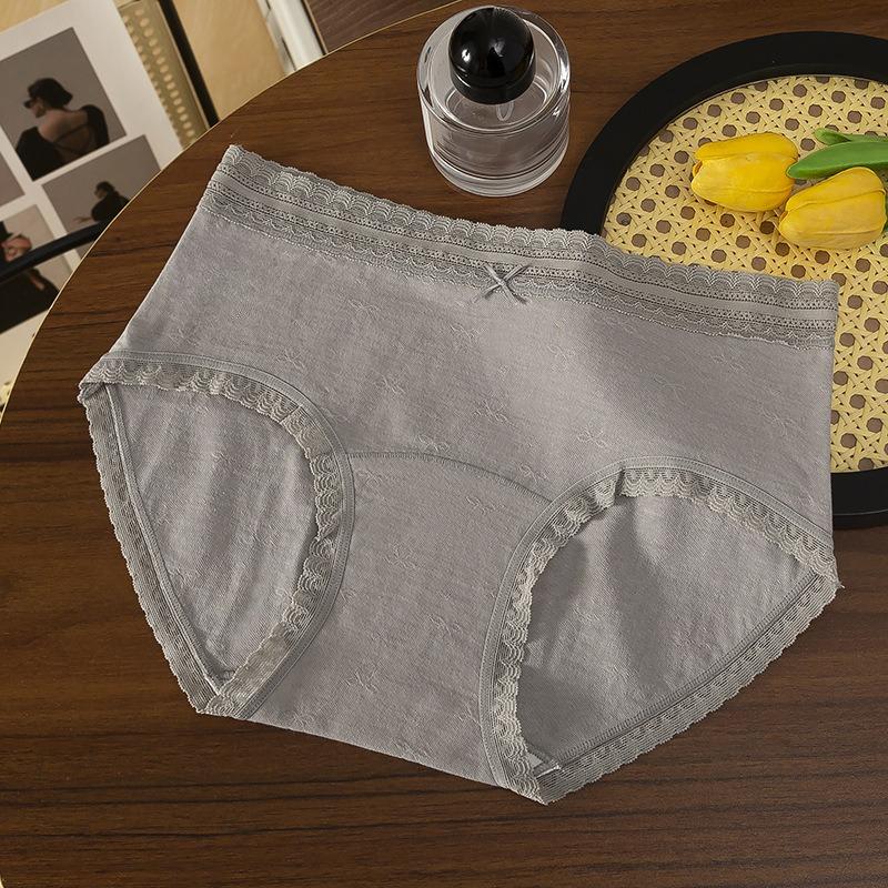 Damen Frühlings- und Sommer-Spitzen-Baumwoll-Antibakterielle Slips mit verlängertem Schritt, spurlos, bequem