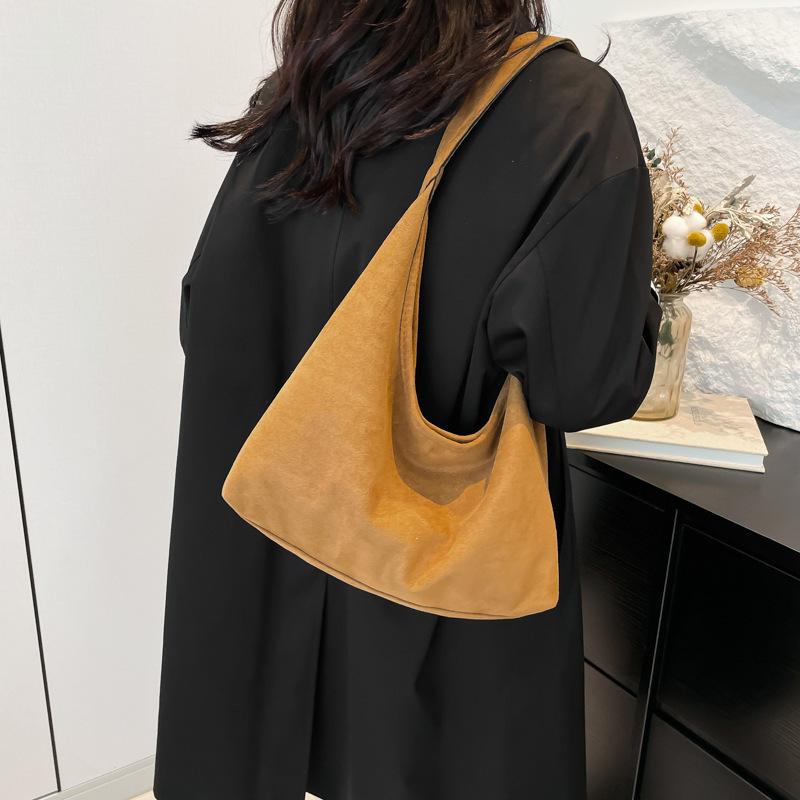 Large Capacity Niche Casual Commuter Tote Bag 2025 New Fashion Personalized Armpit Bag Retro Simple Shoulder Women's Bag