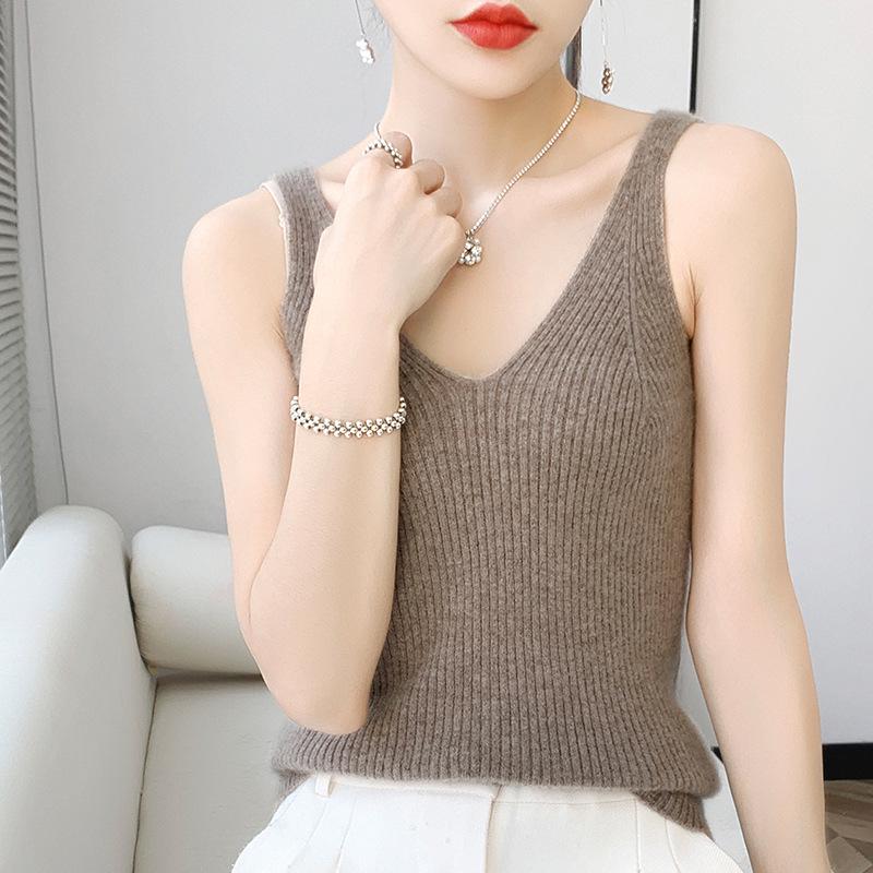 Women's V-Neck Wool Knit Vest: Autumn/Winter Solid Color Sleeveless Camisole for Commuting.