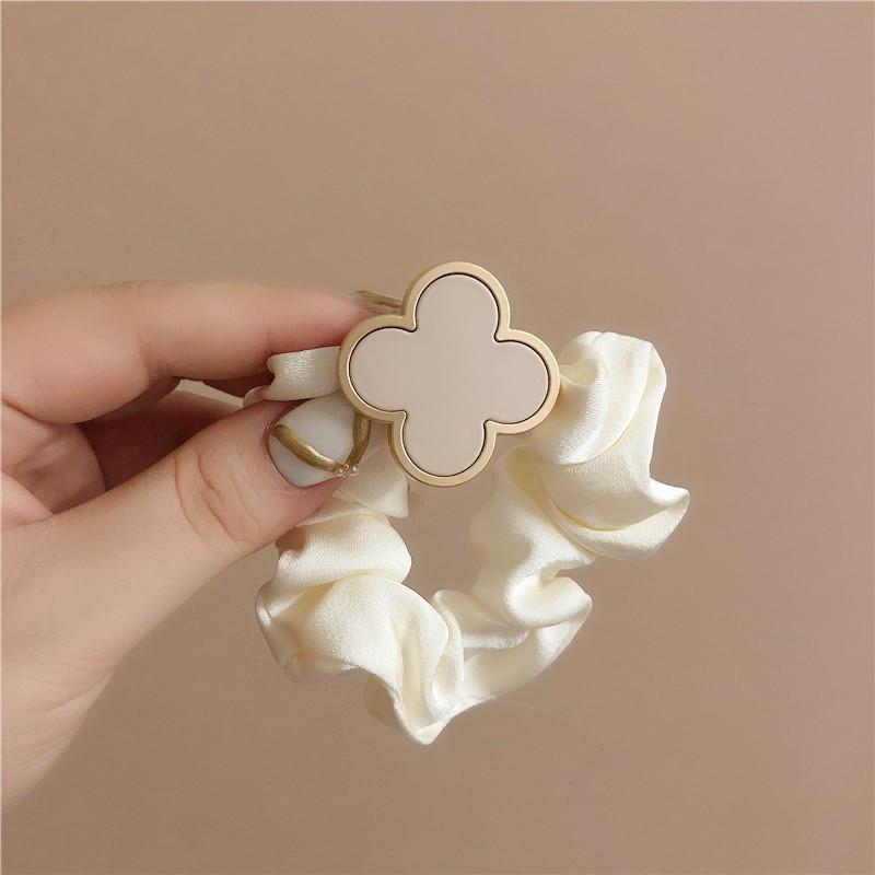Hair ring French retro satin large intestine ring adult temperament hair accessories simple Joker Pearl balls hair rope.
