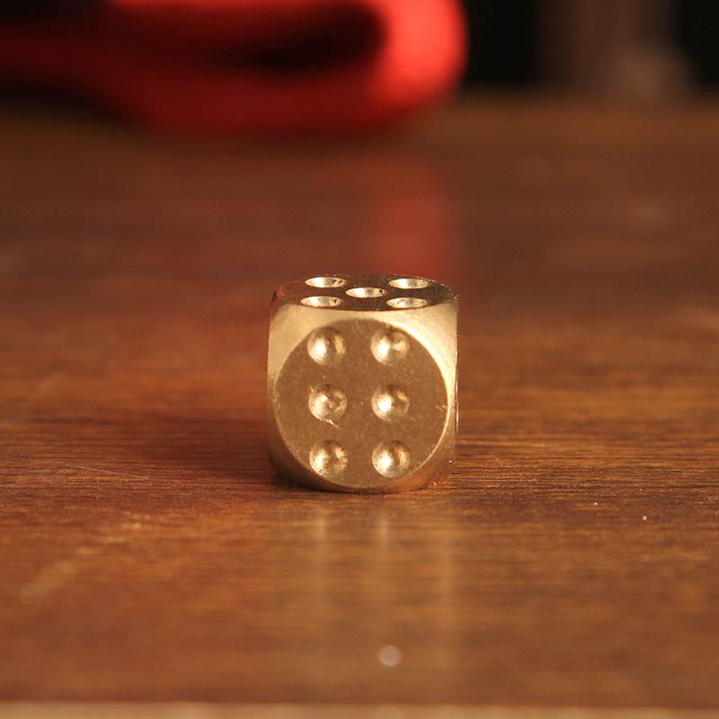 Retro Brass Dice – Creative Bronze Design for Nightclubs and Bars