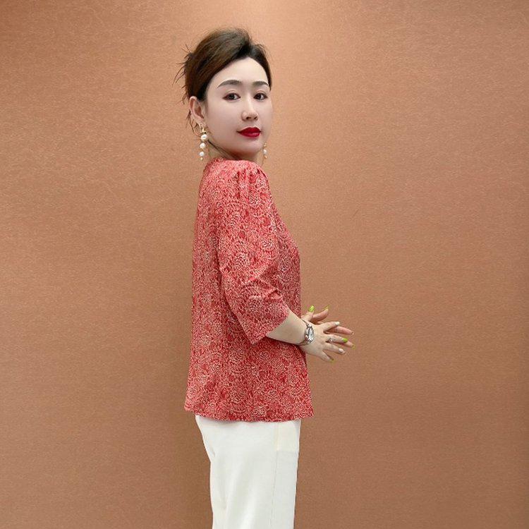 Chic Floral Short-Sleeve T-Shirt for Middle-Aged & Elderly Women - Stylish Summer Top