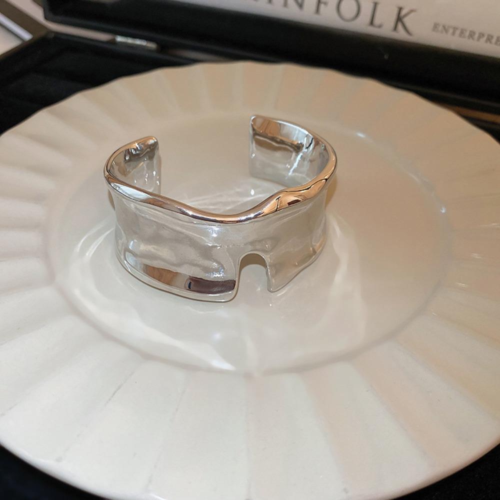 European and American Simple Bracelets, Arm Rings, Niche Cold Wind Temperament Bracelets, High-end Sense and Versatile Jewelry.