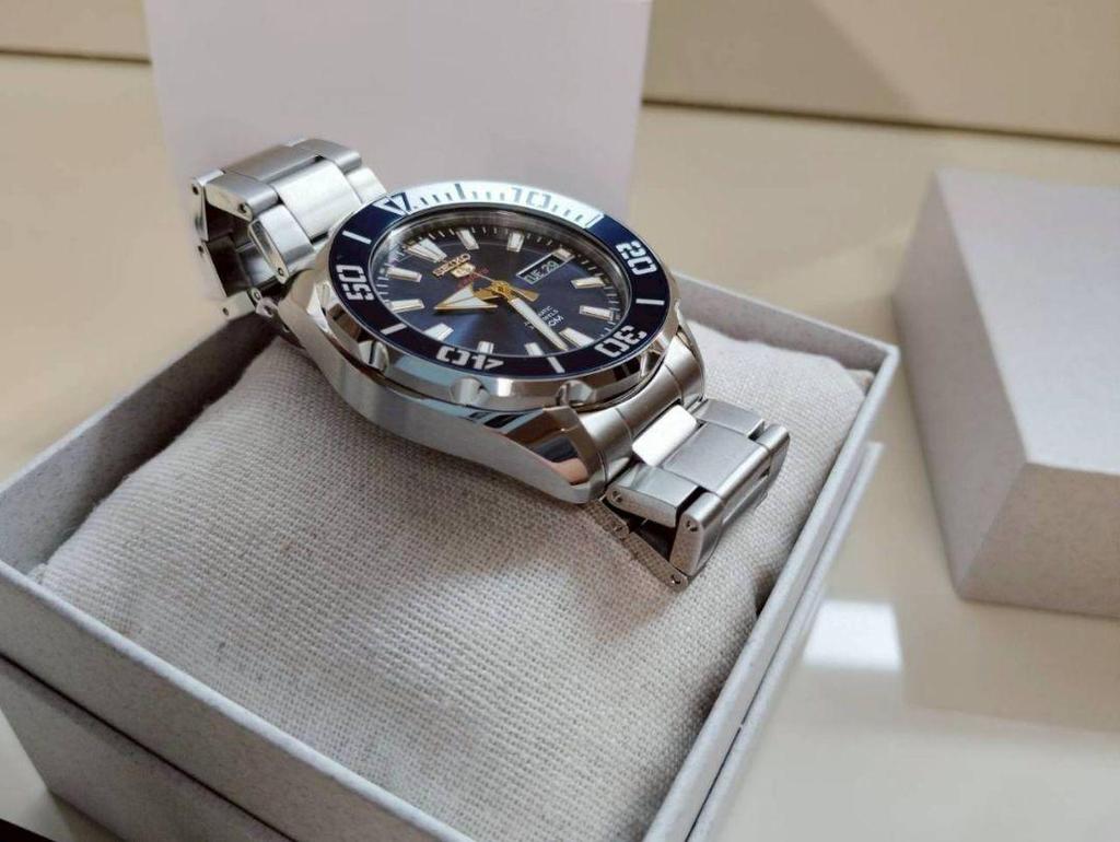 [USED] Highly Accurate SEIKO 5 Automatic Watch, 100M