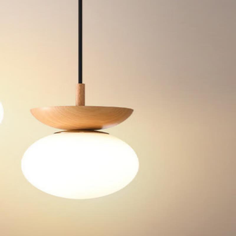 Nordische Nussbaum & Creme Globus Pendelleuchte