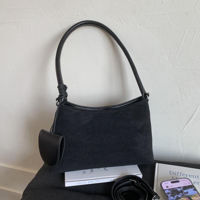 

Матовая ретро сумка женская большой вместимости новая осенне-зимняя повседневная сумка-мессенджер на одно плечо подмышку сумка-ведро чёрный