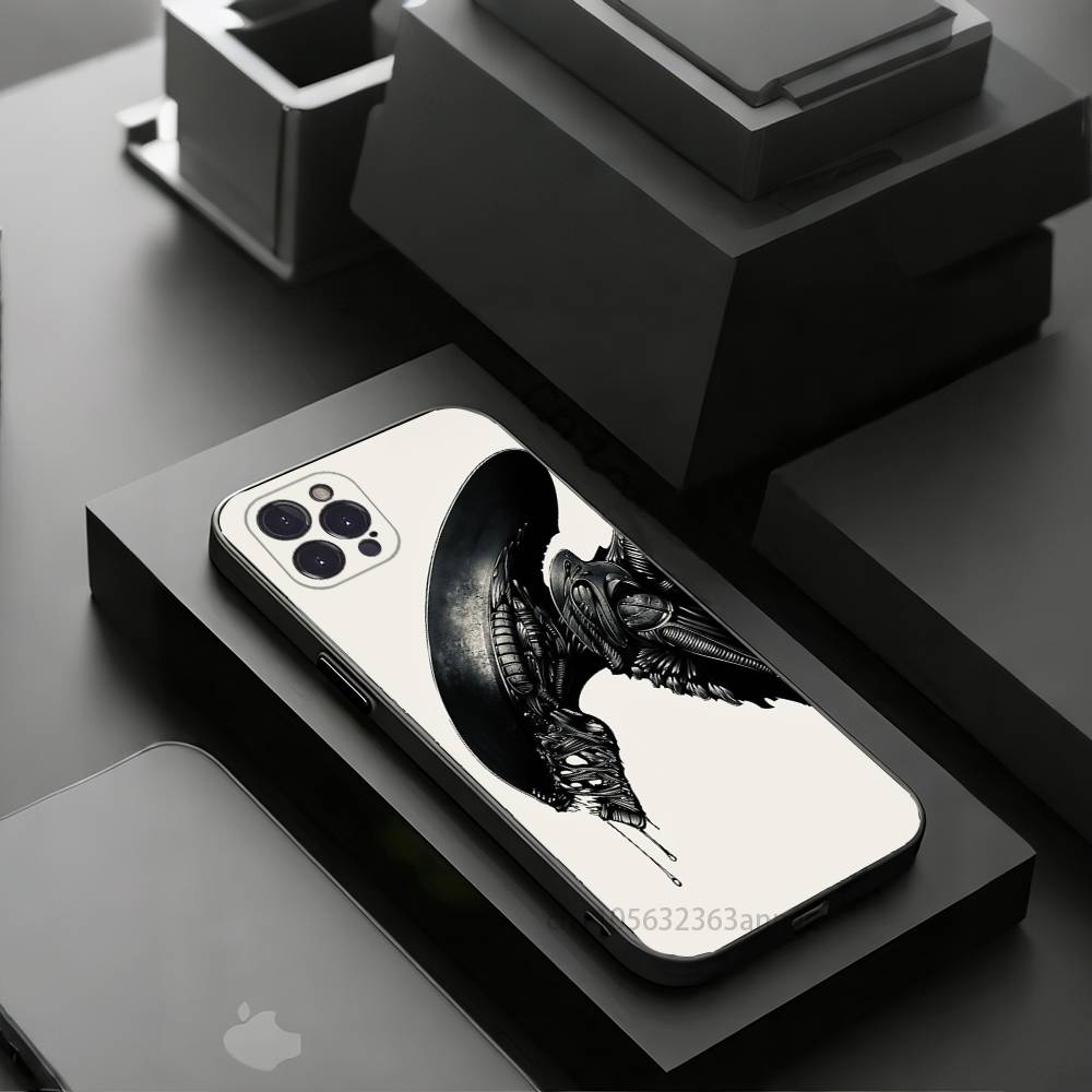

Alien Vs Predator Painted Phone Cases For iPhone 17 16 15 14 13 12 11 Pro Max Plus Luxury Camera Protection Plastic iPhone16promax