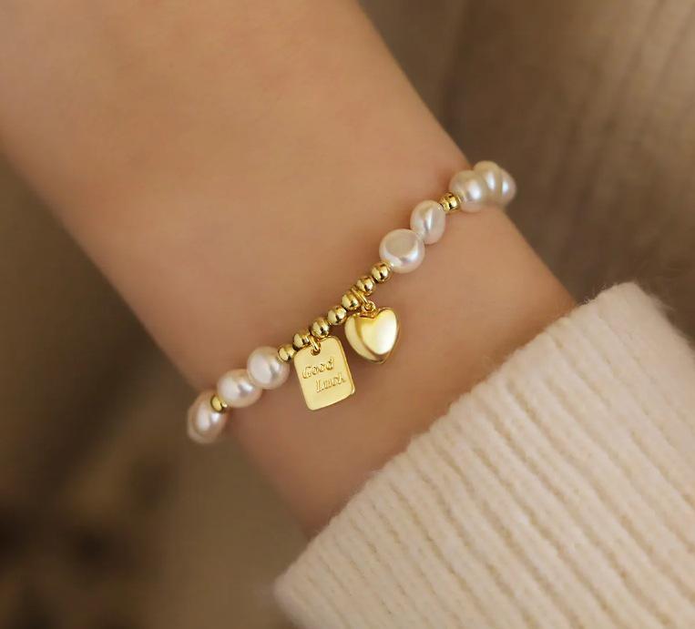 Natural Freshwater Pearl Bracelet with Heart Charm - Elegant, Versatile, 2024 Trend Jewelry for Women