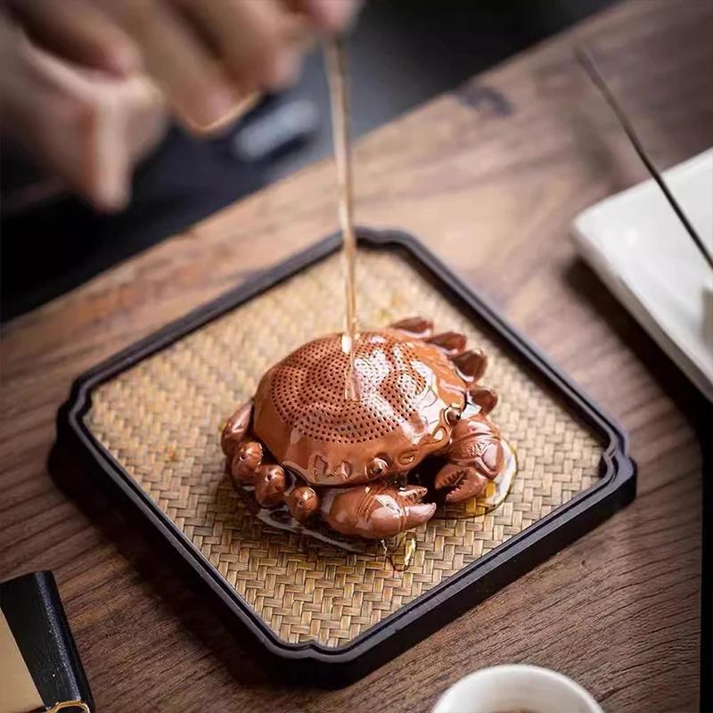 New Ceremony Accessories Chinese Crafts Creative Crab Integrated Filter Tea Leakage Purple Sand Pet Tea Table Decoration