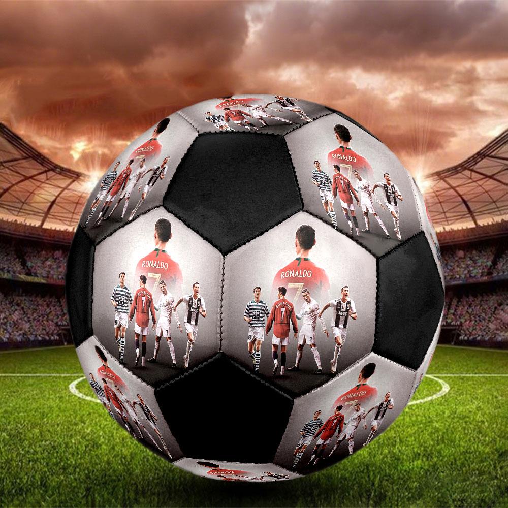 Poster Cristiano Ronaldo Taglia 5 Pallone da Calcio, Cucito a Macchina in PVC, Resistente e ad Alto Rimbalzo, Adatto a Tutte le Età, merchandising per tifosi, partite e uso all'aperto.