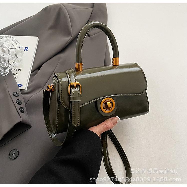 

New popular portable small square bag autumn and winter retro versatile messenger bag 2025 trendy fashion versatile shoulder bag women