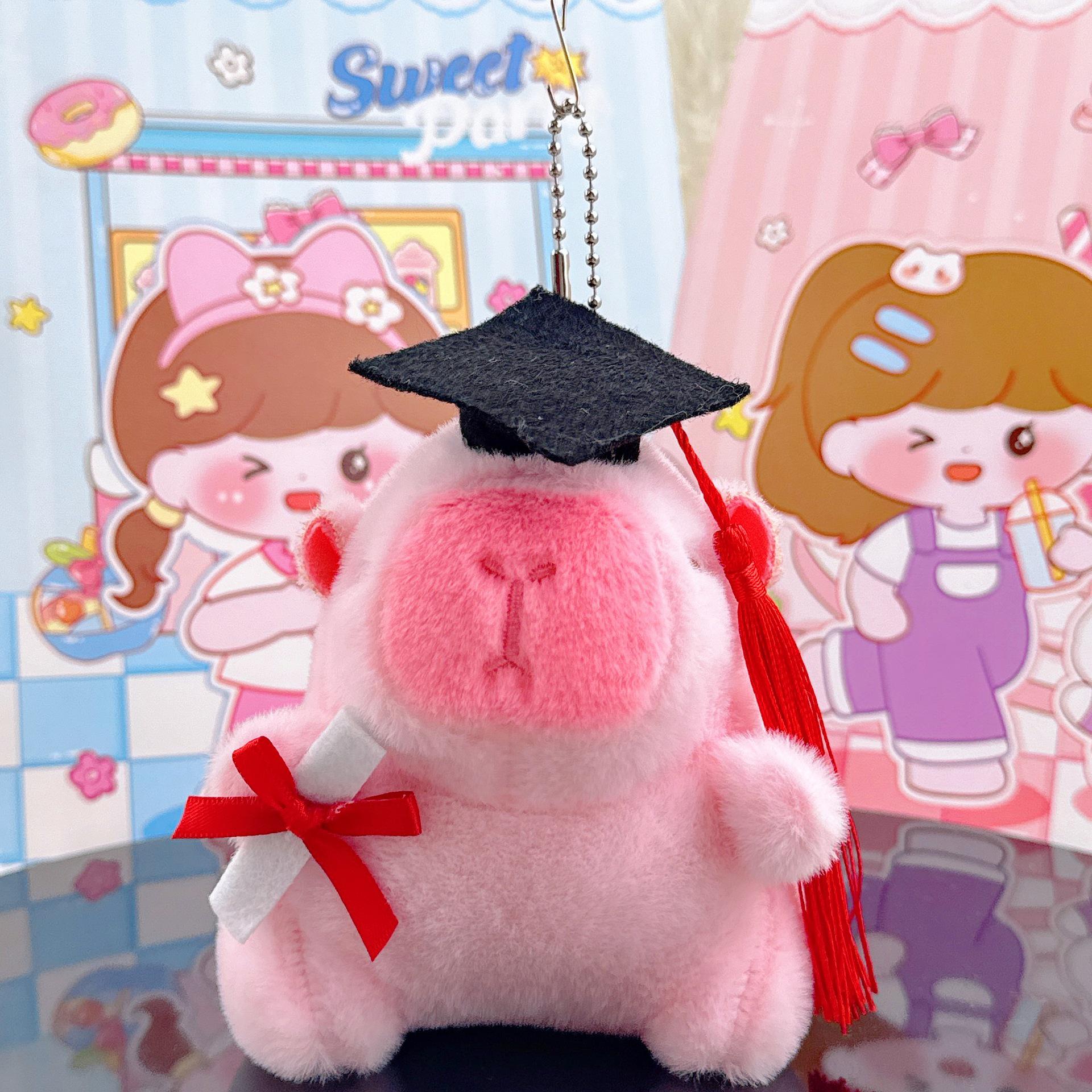 

Плюшевый брелок-капибара Xiaohongshu и кулон-кукла в выпускной шляпе Height around 11cm