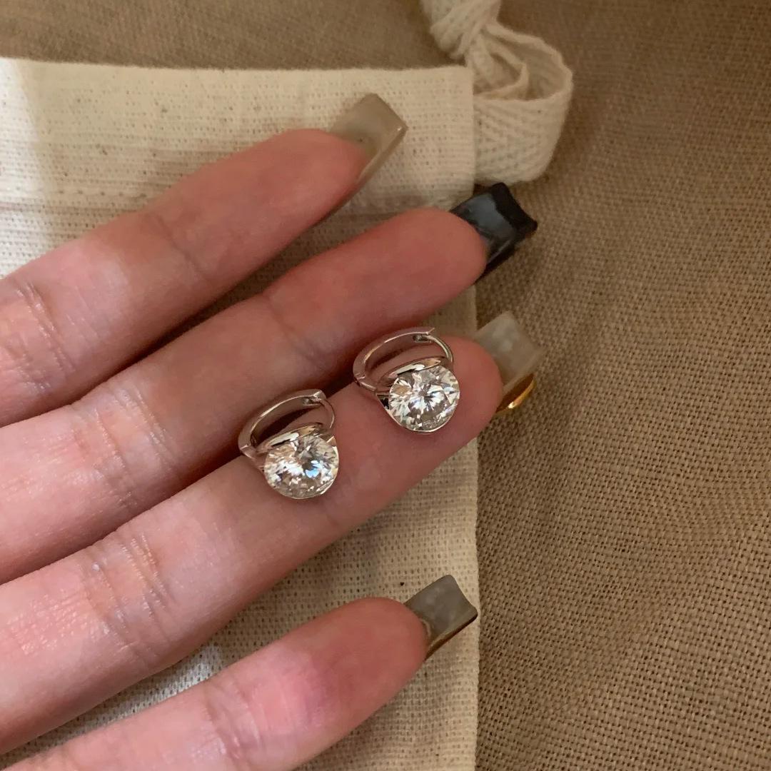 

2026 Simple and Versatile Super Flash Zircon Ear Buckle Women s Light Luxury High Sense Personality Unique Exquisite Fashion Trend Earrings Earrings