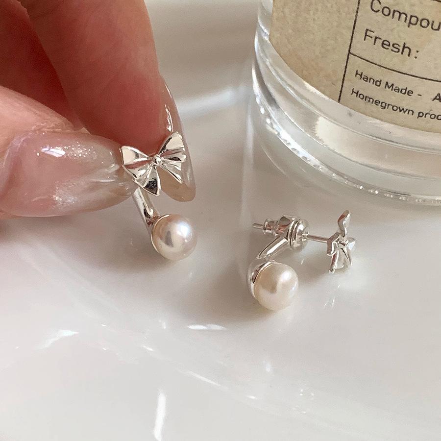 Simple Pearl Earrings for Women Suitable for Birthday Party Gifts Two Wear Earrings Light Luxury Design Senior Sense of Small Match Earrings