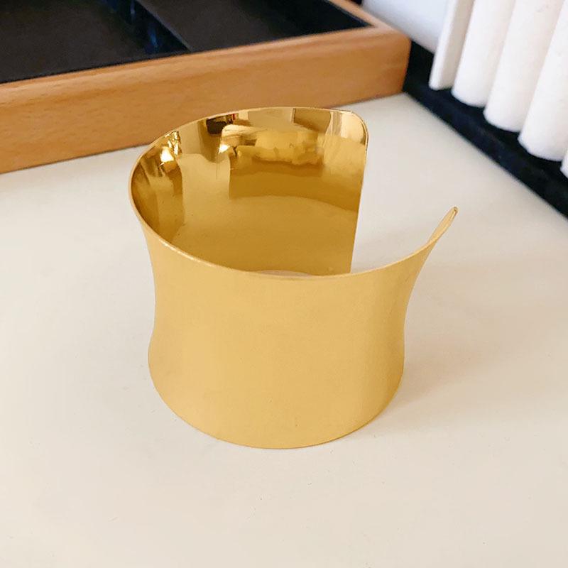 Trendy European & American Exaggerated Metal Hollow Armlet: Niche High-End Women's Jewelry