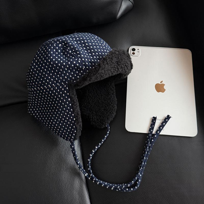 

Korean cute polka dot lamb wool thickened Lei Feng hat women s winter cycling thermal ear protection hat double-sided flying hat M（56-58cm） Темно-синій