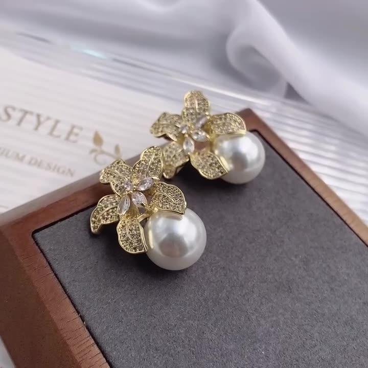 Temperament Flower Imitation Pearl Stud Earrings Women Luxury Inlaid Sparkling CZ Stone Fashion Wedding Bride Jewelry Wholesale