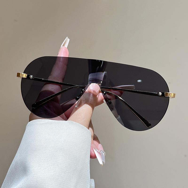 

Outdoor Vacation Fashion Sunscreen Sunglasses Women Trendy Street Style Shades Outdoor Sports Travel UV-Protective Eyewear Unisex Goggles