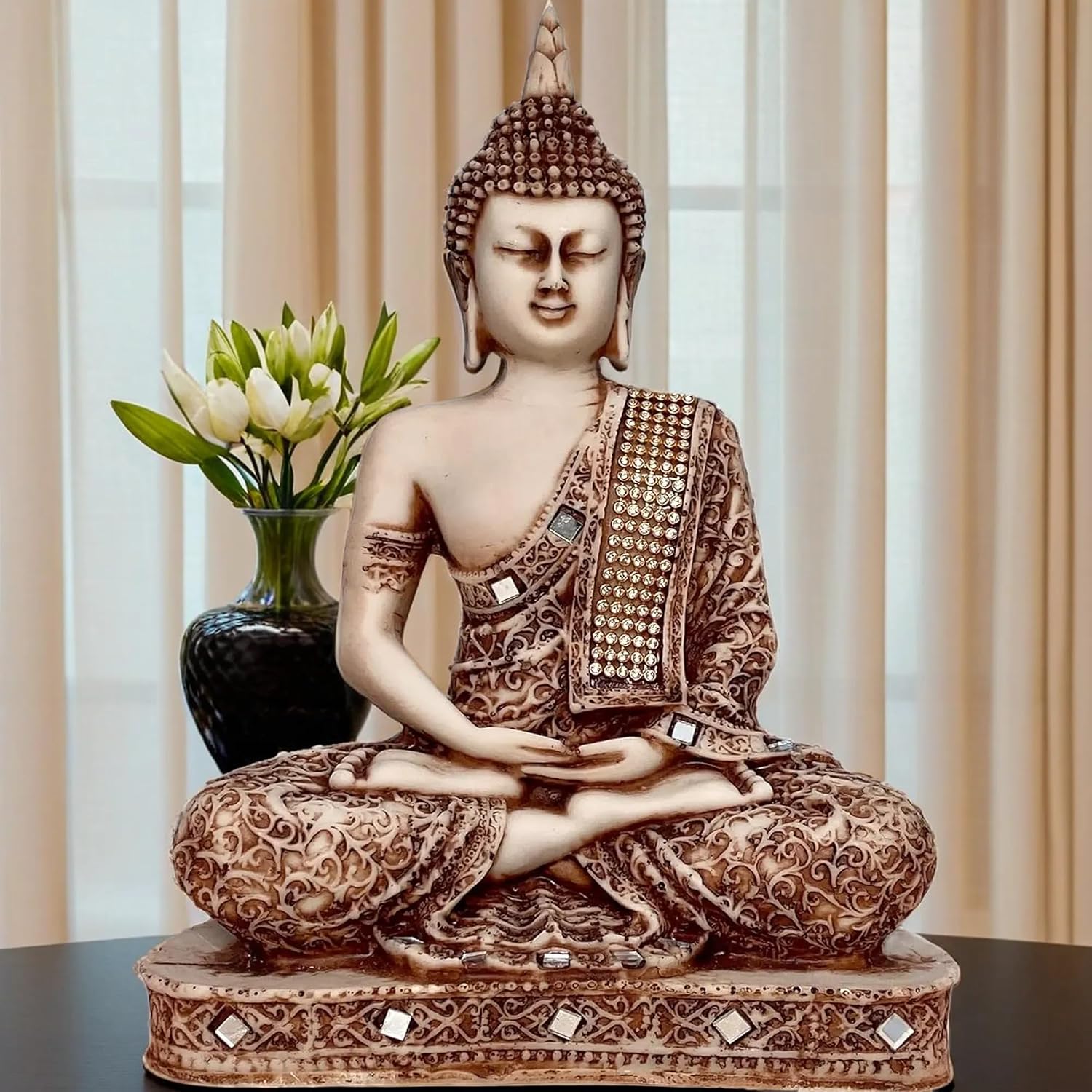 Meditējoša sēdoša Budas statuja, mājas dekorācija
