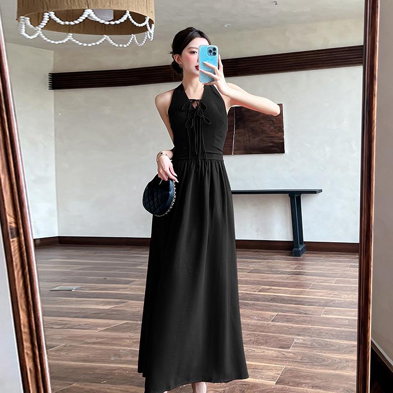 High-quality Korean version of the new Hong Kong-style retro temperament hanging neck, backless and thin women's French white long dress