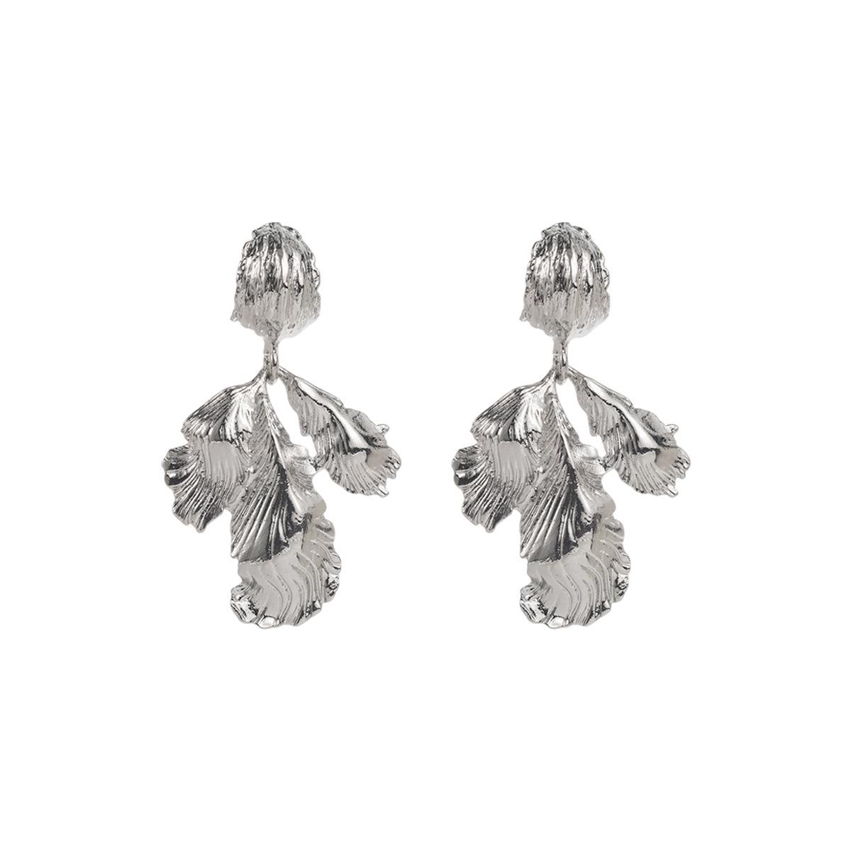 E14392 Retro Creative Leaf Alloy Pendant Earrings with Metallic Texture