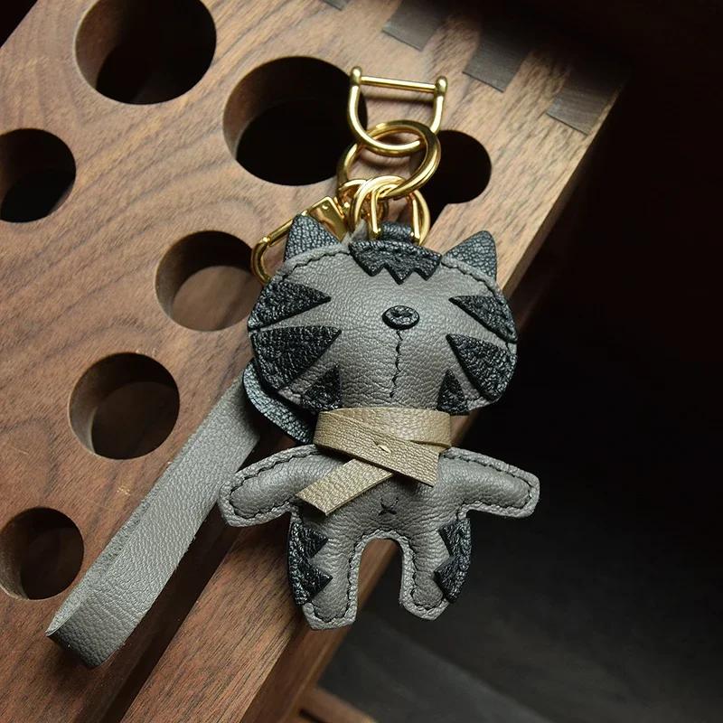 Elegant Ragdoll Cat Keychain Genuine Leather Car Key Holder - Stylish Purse Charm for Women