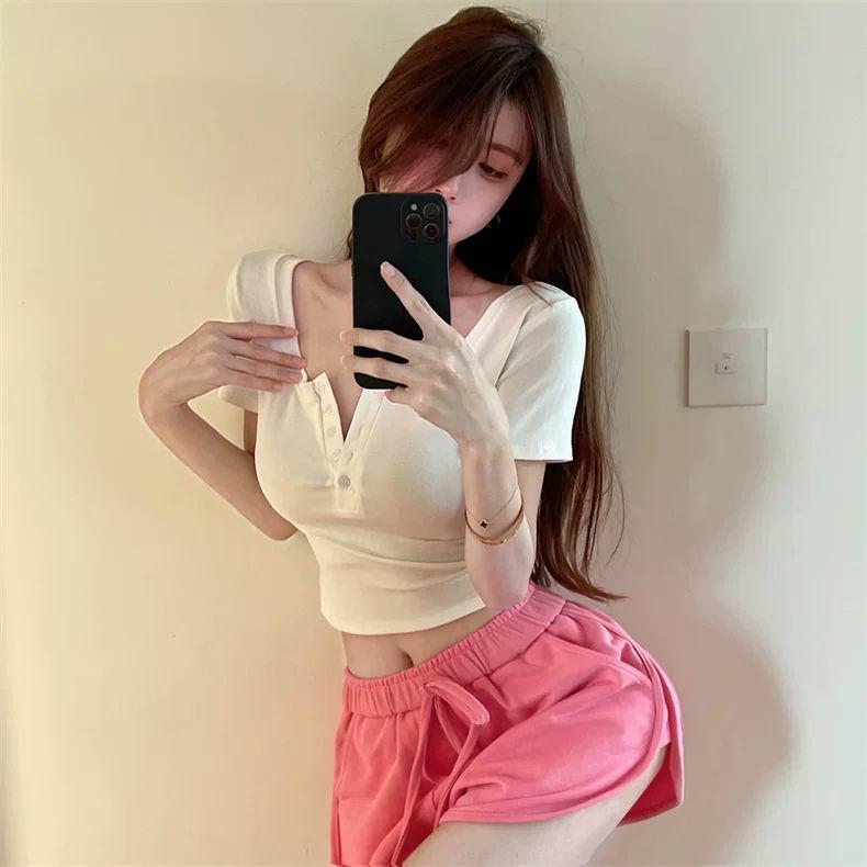 Women's Rose Red Slim Fit Short-Sleeve Crop Top - Stylish & Youthful Summer Essential