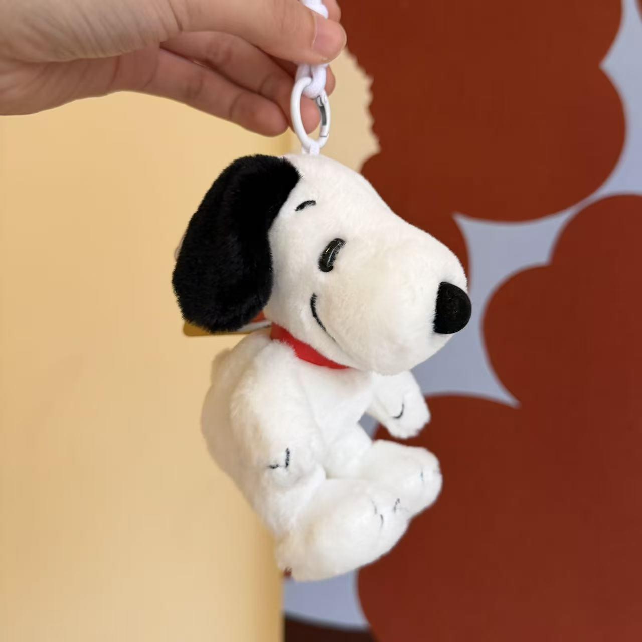 

Snoopy Plush Puppy Charm Keychain - Cute Cartoon Doll for Christmas Gift