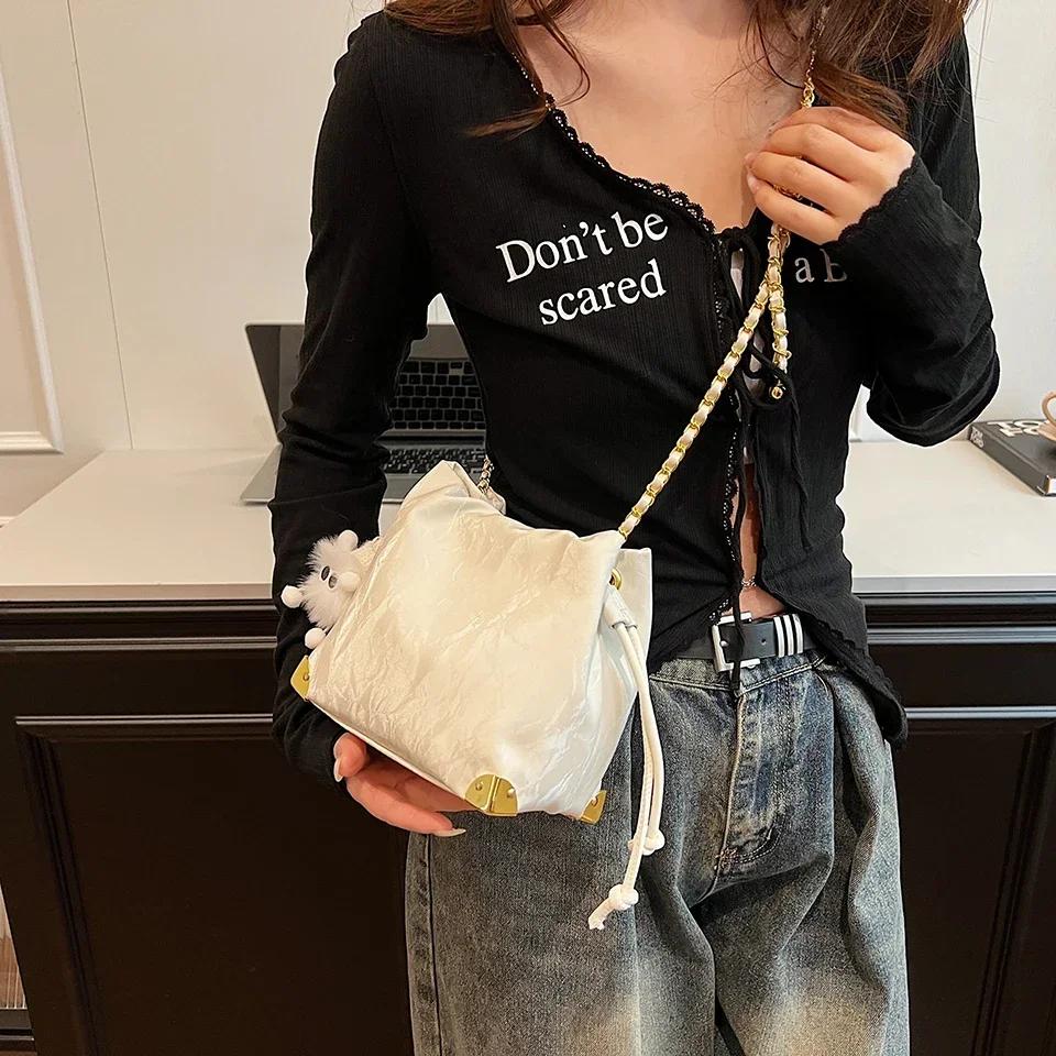 Travel Leisure Popular Feminine Small Fashion Texture Bucket Commuter Chain Crossbody Bag