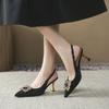 Scarpe singole con tacco alto a punta con fibbia quadrata plissettata in raso per donna con borsa con temperamento sandali