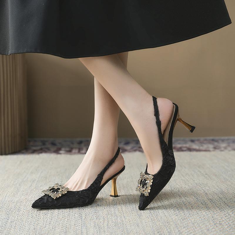 Scarpe singole con tacco alto a punta con fibbia quadrata plissettata in raso per donna con borsa con temperamento sandali