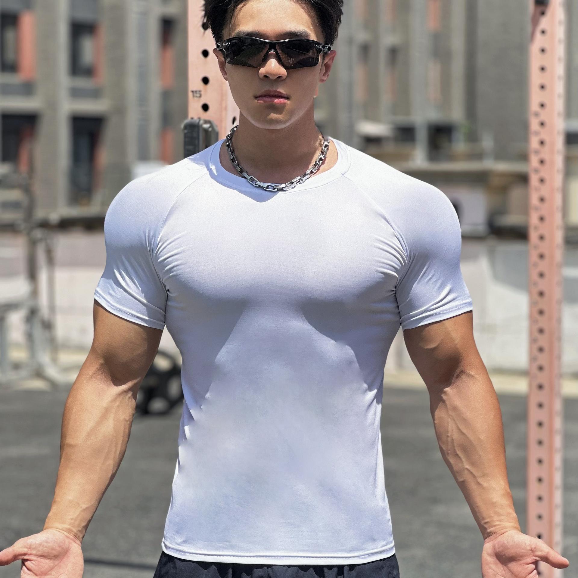 

Мужская летняя облегающая футболка из молочного шелка для спорта и фитнеса, однотонная, с коротким рукавом, для баскетбола, бега, тренировок M белый