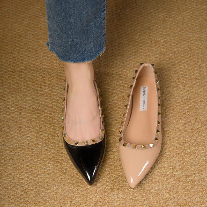 The 2025 new rivet pointed toe shallow flat shoe is a fashionable and comfortable single shoe for women to wear on one foot