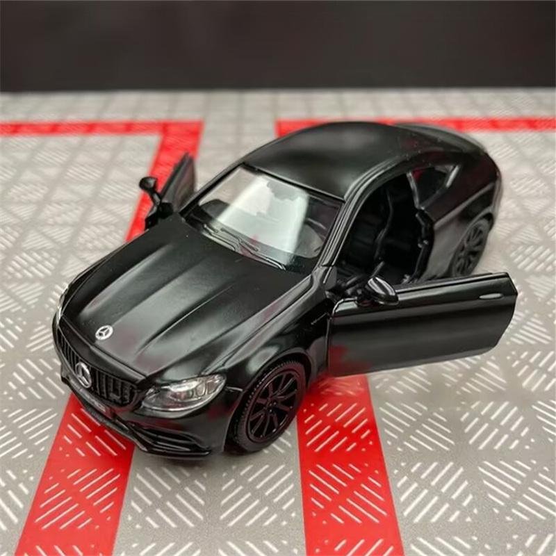 

1:36 Модель Спортивного Автомобіля Mercedes-Benz C63S Coupe зі Сплаву Металевий Литий Модель гоночного Автомобіля Колекція Іграшка для Дітей Подарунок чорний