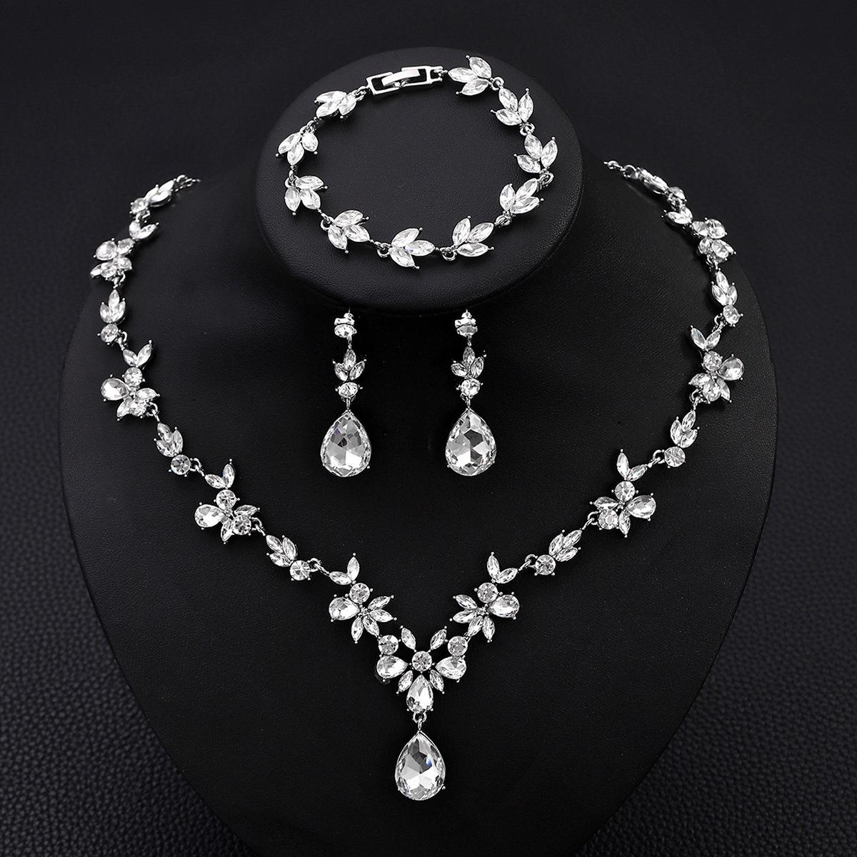 

European and American Retro Luxury Crystal Necklace Earrings Bracelet Cover Chain Japanese and Korean Fashion Bride Wedding Dinner Accessories 2026 45CM