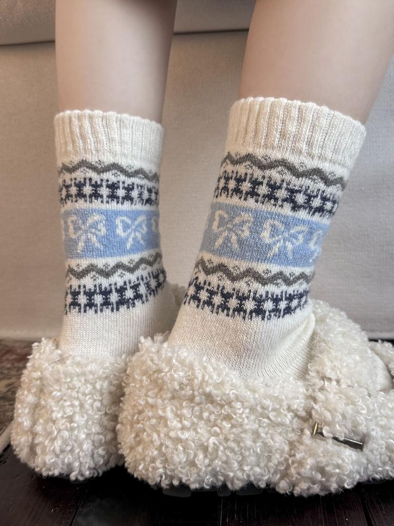 Seasonal Wool Socks, Ethnic Style, Thickened Warm Socks, Retro And Versatile Piles Of Socks
