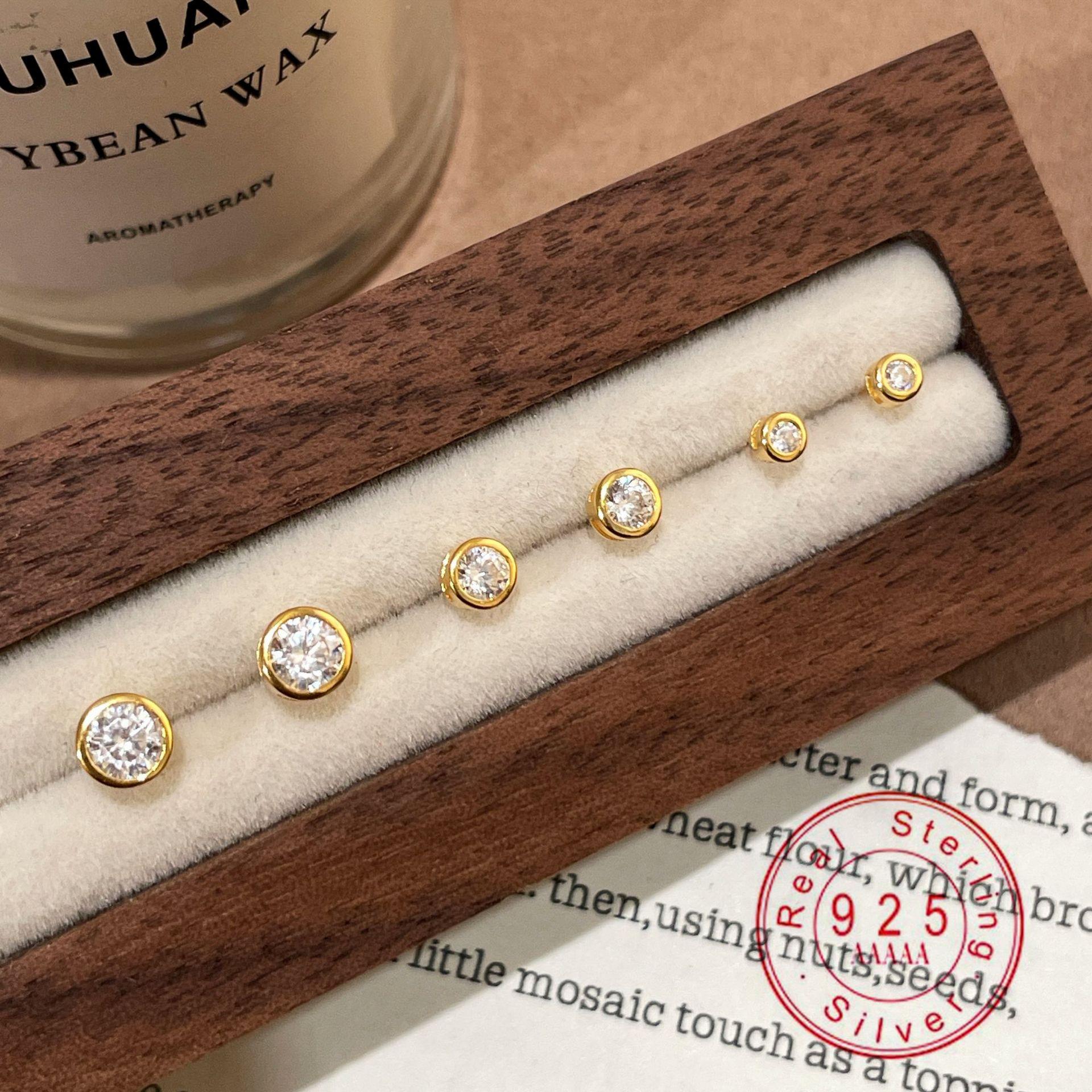 

925 Sterling Silver Bezel Set CZ Stud Earrings | Multiple Sizes Gold/Silver Tone Cubic Zirconia Minimalist Earrings for Women Me 3MM золотий