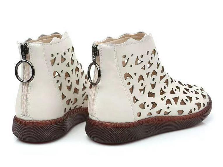 Dámské retro boty s kulatou špičkou, s výřezy a zipem, jaro/léto 2024