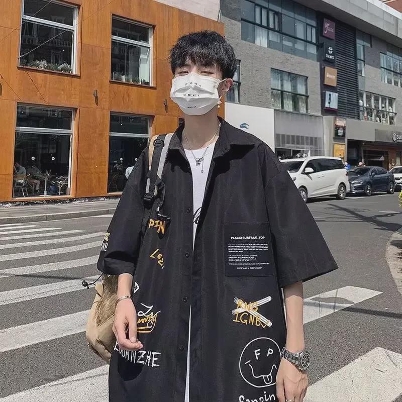 Herren Retro Japanisches Kurzarmhemd: Locker, trendig, einfarbig, perfekt für Paare und Arbeitskleidung.