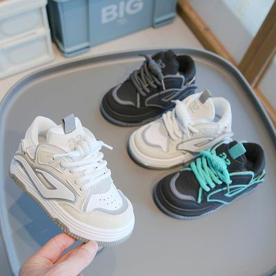 Zapatillas deportivas para niños 2025 primavera y otoño zapatos casuales de skate para niños zapatos de caña alta zapatos blancos para niñas zapatos de pan para bebés de suela blanda