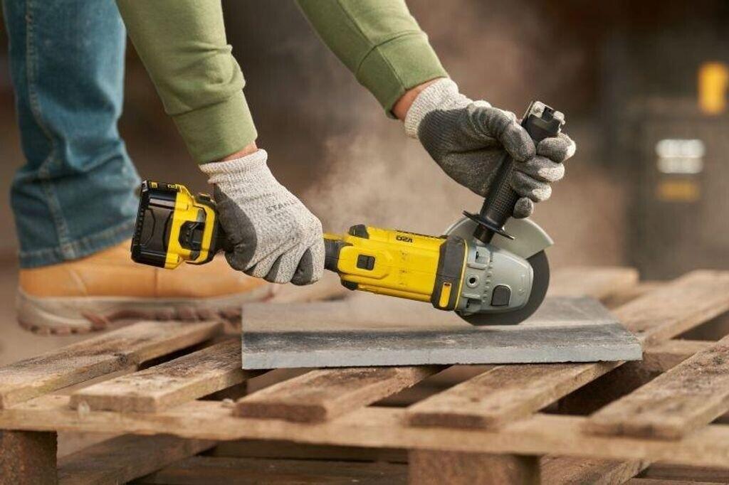 Угловая шлифовальная машина Stanley FatMax SFMCG400 M2K-QW