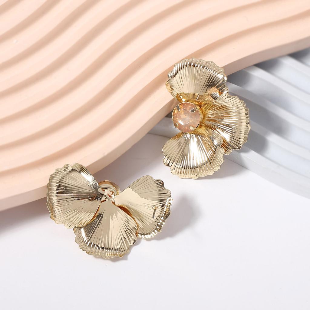 European and American French light luxury high-end personalized metal symmetrical flower diamond stud earrings niche fashion temperament model