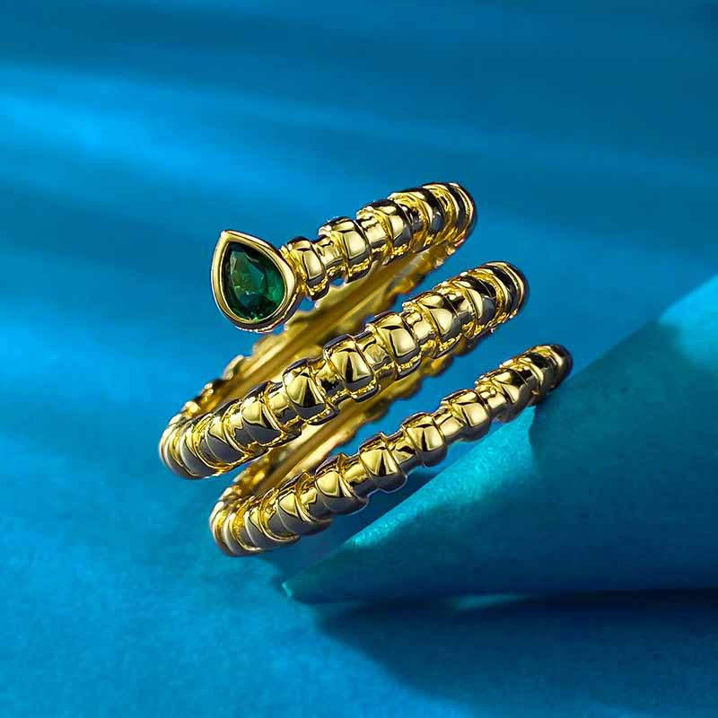 Xiancan Jewelry 2024 Women's S925 Silver Gold-Plated Snake-Shaped Ring with Simulated Emerald Cut.