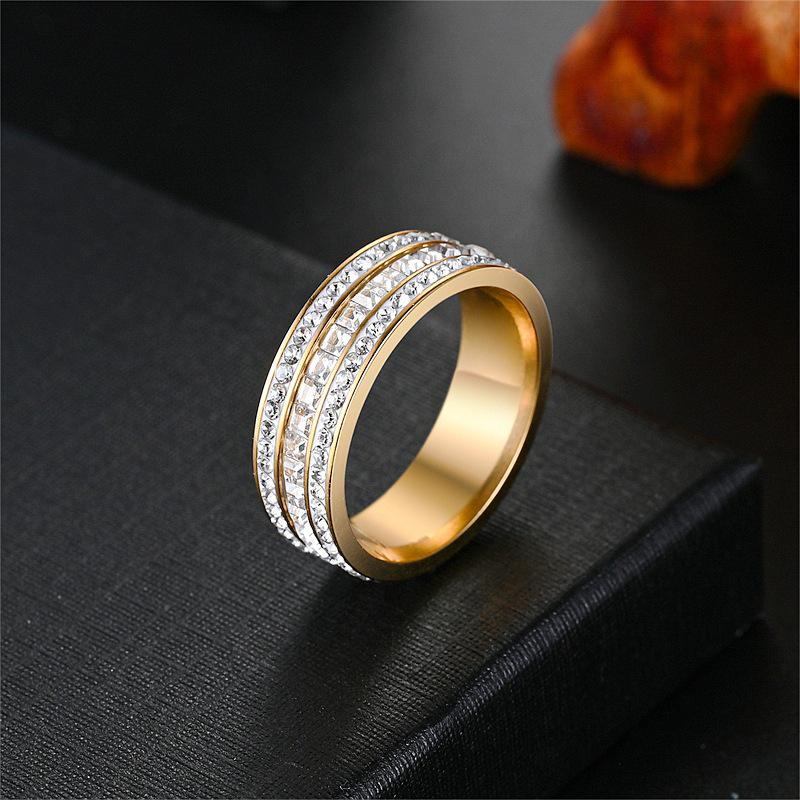 Anel Elegante de Zircônia Céu Estrelado: Jóias de Casal da Moda em Aço Titânio para Mulheres