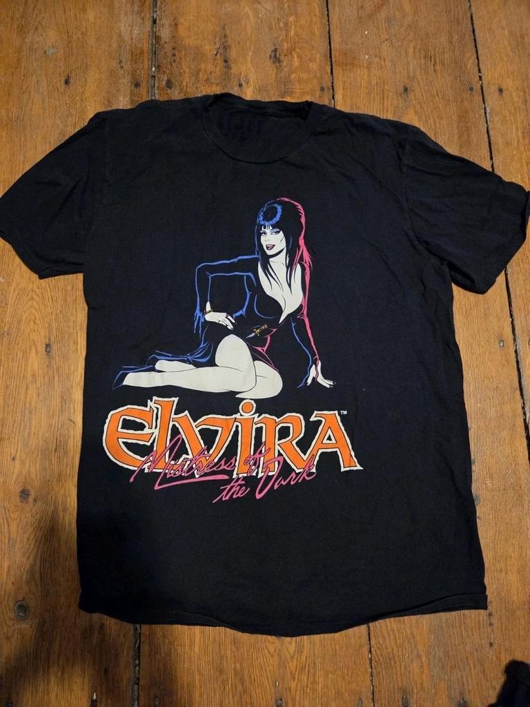 1990s Dark Horror Movies Elvira Mistress Black Tshirt 2025 Summer New Hot Cotton Tshirt Unisex Fashion Casual Tshirt