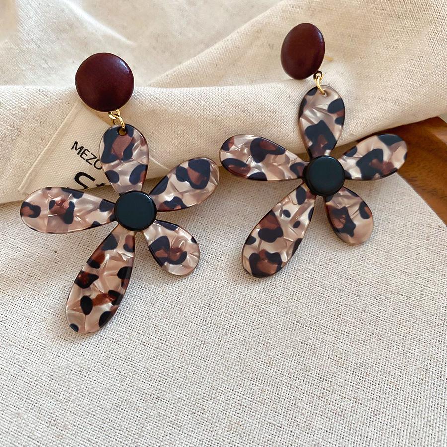 Vintage Ethnic Silver Needle Diamond Inlaid Round Flower Acrylic Resin Stud Earrings for Women