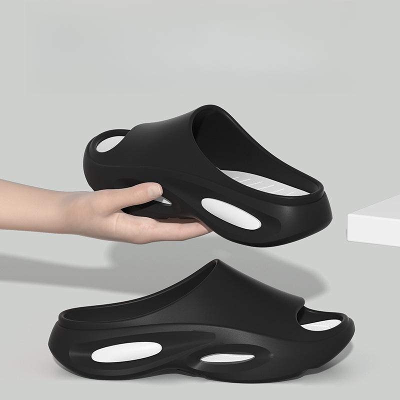 

Мужские тапочки летние новые купальные нескользящие домашние тапочки большого размера 50-51 чёрный