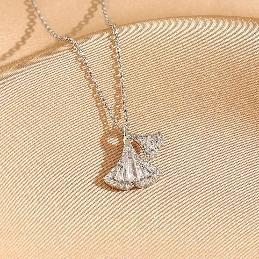 Elegante Zirkon Ginkgoblatt Halskette - T-förmiges Design, Vielseitiges Schlüsselbein-Accessoire für Damen